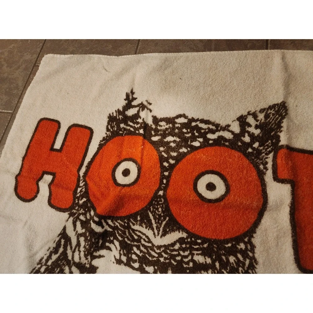 Vintage Hooters Cozumel Beach Towel White Orange Owl Logo Souvenir Collectible